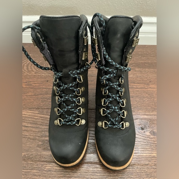 Joan of Artic Sorel Wedges - Black with Blue Laces, Winter Boots, Wedge - Picture 4 of 11